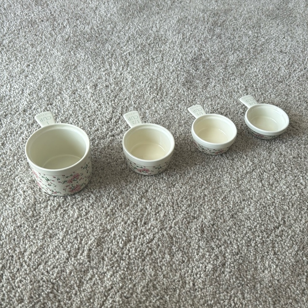 Vintage Flower Measuring Cups